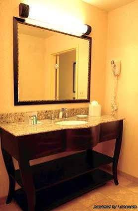 Hotel Hampton & Riverside/corona East