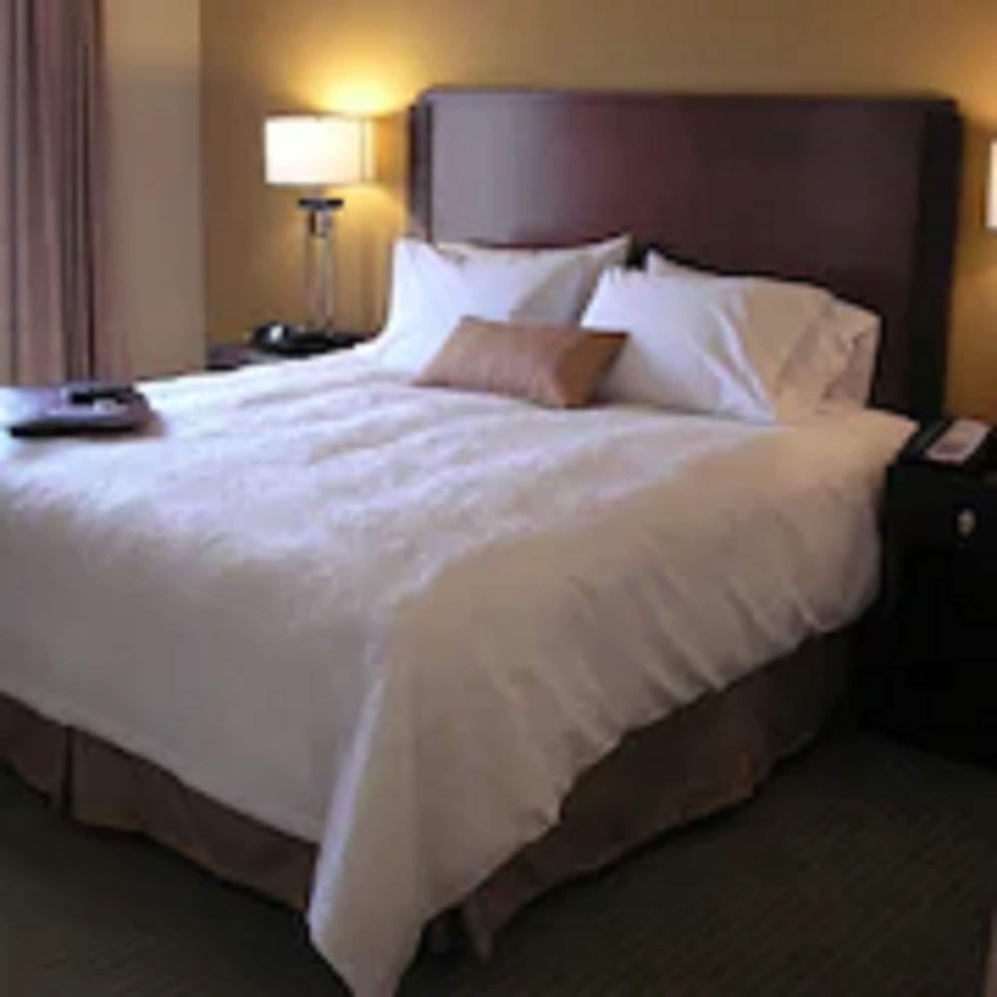 Hampton & Riverside/corona East Hotel Riverside