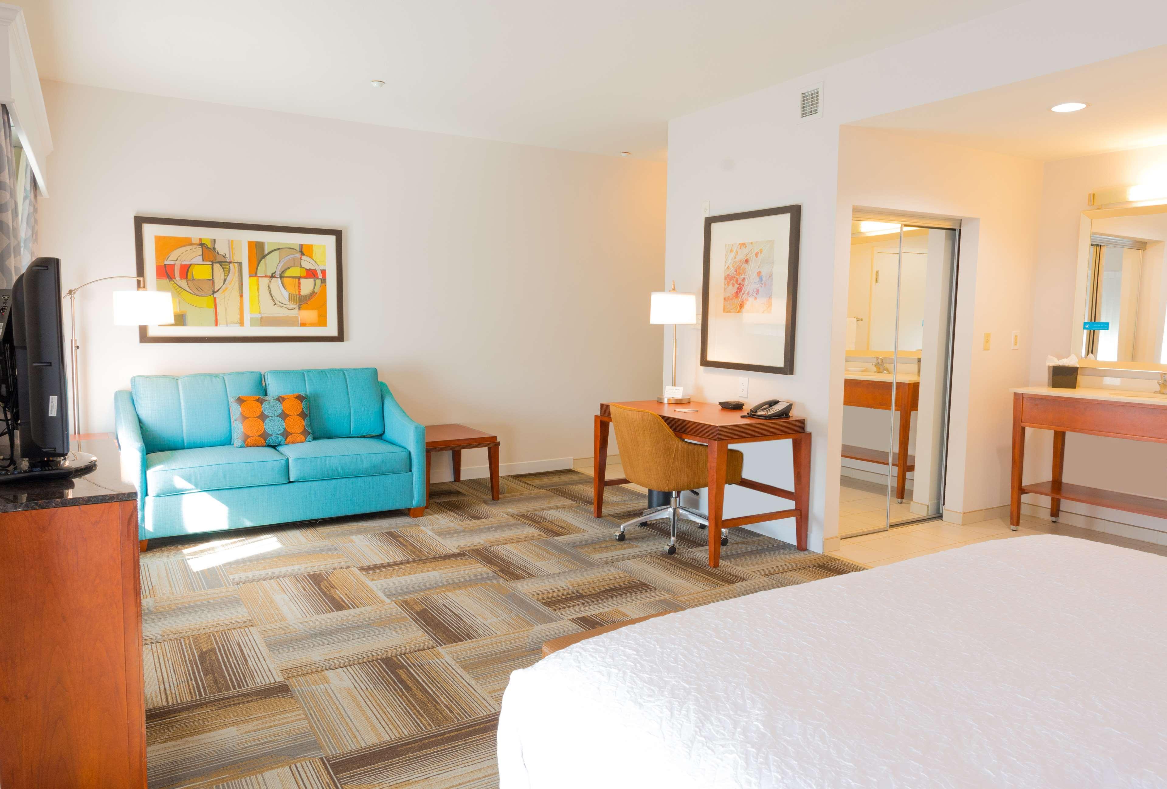 Hampton & Riverside/corona East Hotel