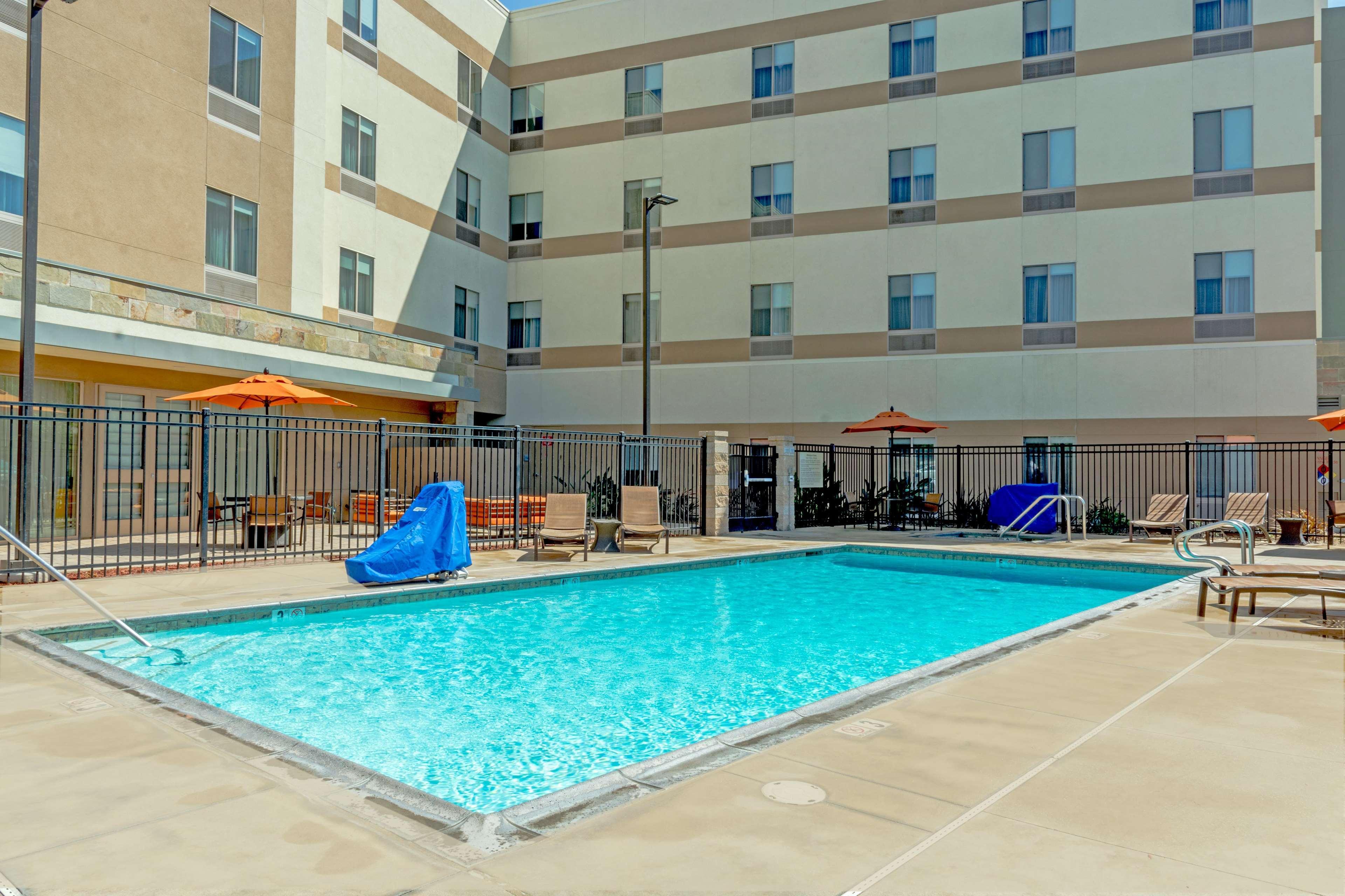 Hampton & Riverside/corona East Hotel 3*