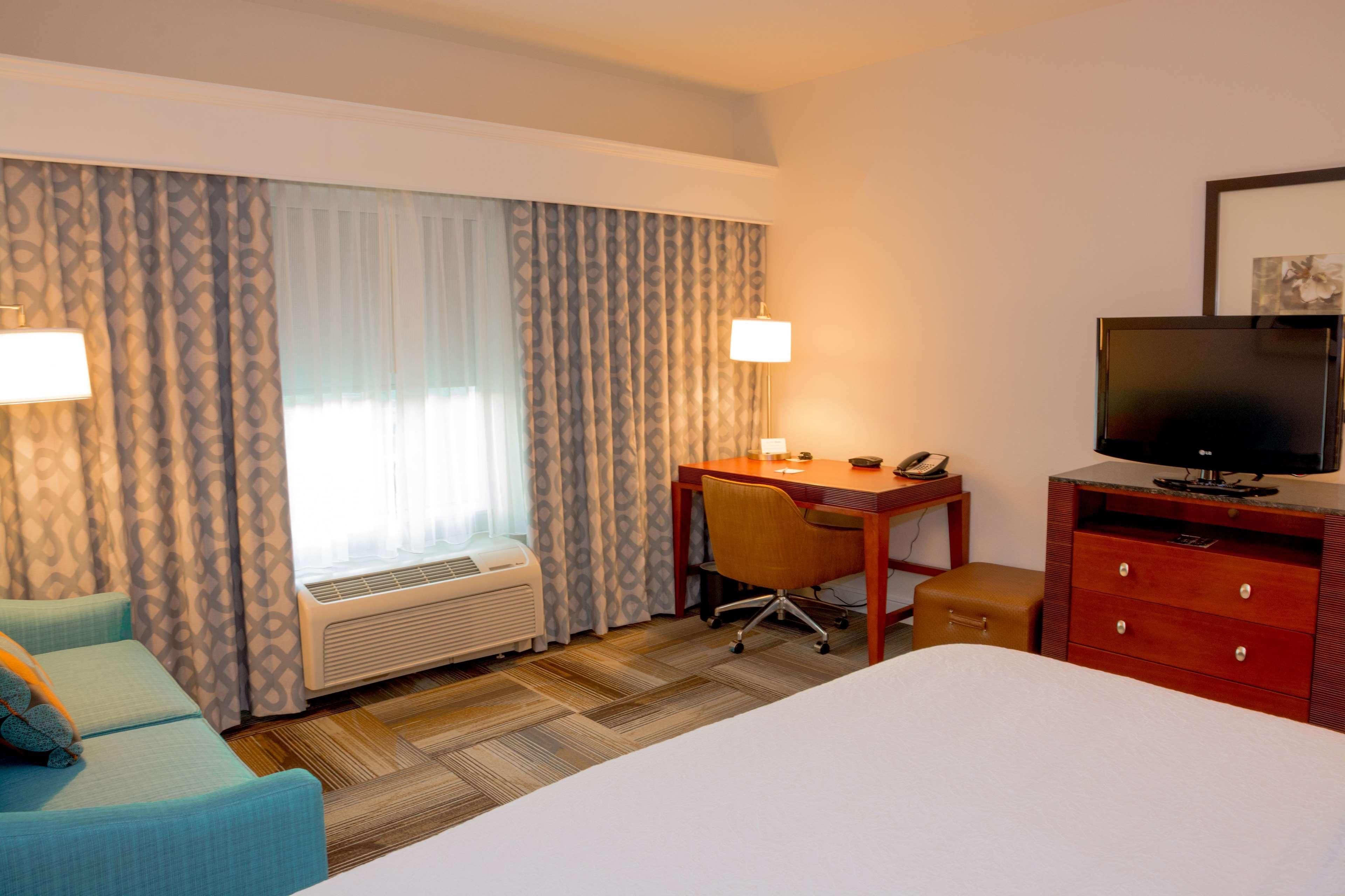 Hotel Hampton & Riverside/corona East Riverside
