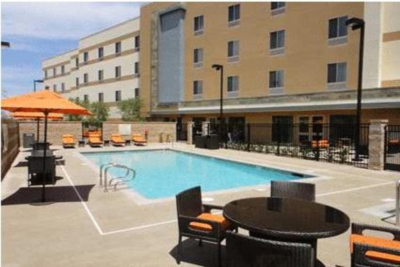 Hampton & Riverside/corona East Hotel Riverside