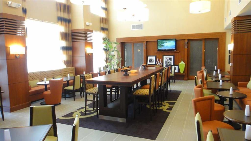 Hotel Hampton & Riverside/corona East