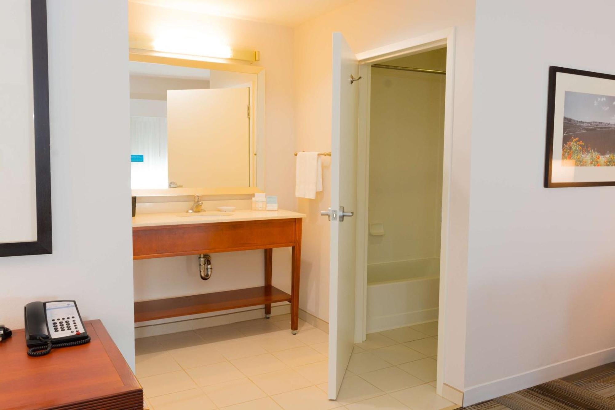 Hotel Hampton & Riverside/corona East 3*