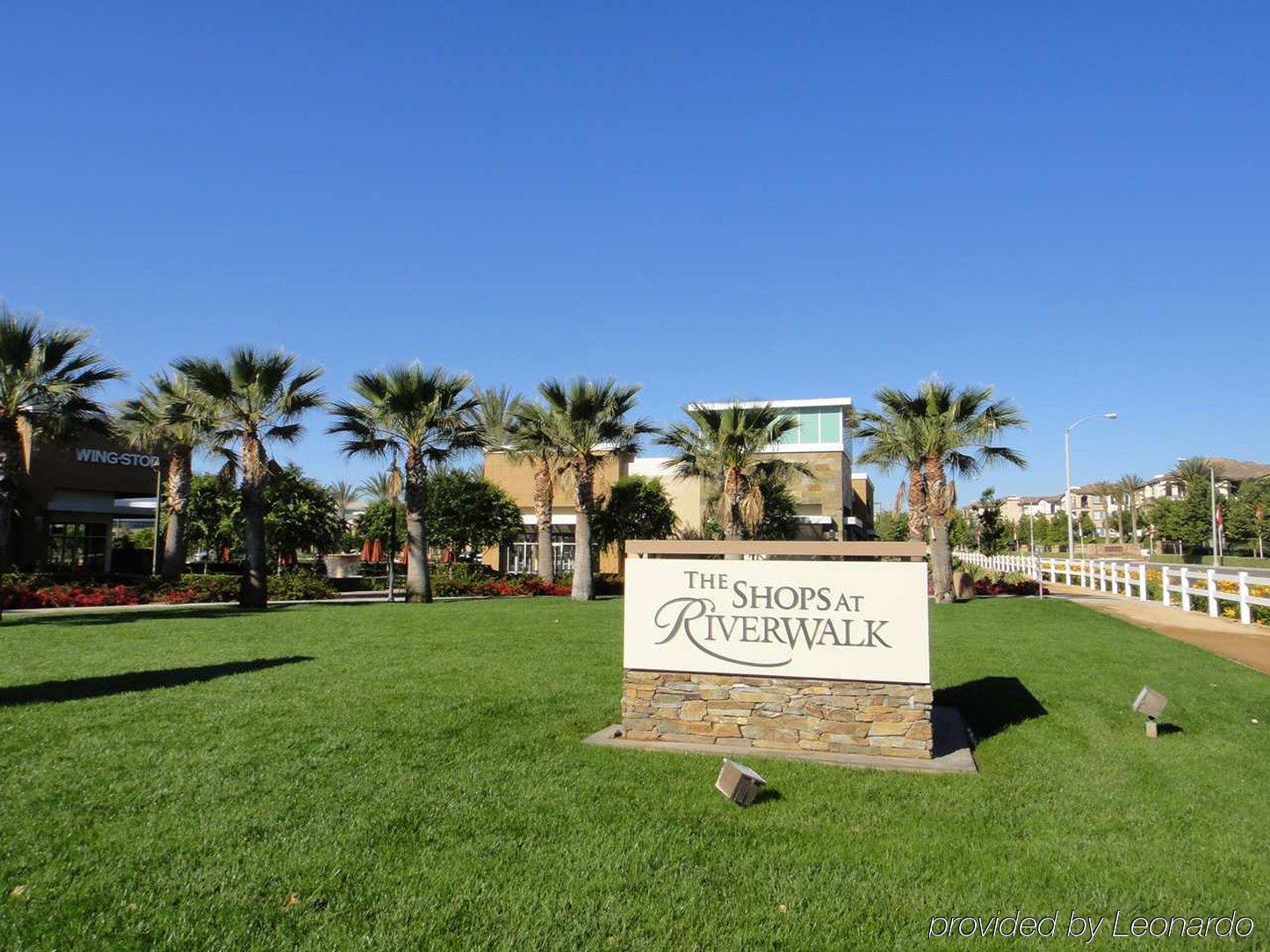 Hampton & Riverside/corona East Riverside