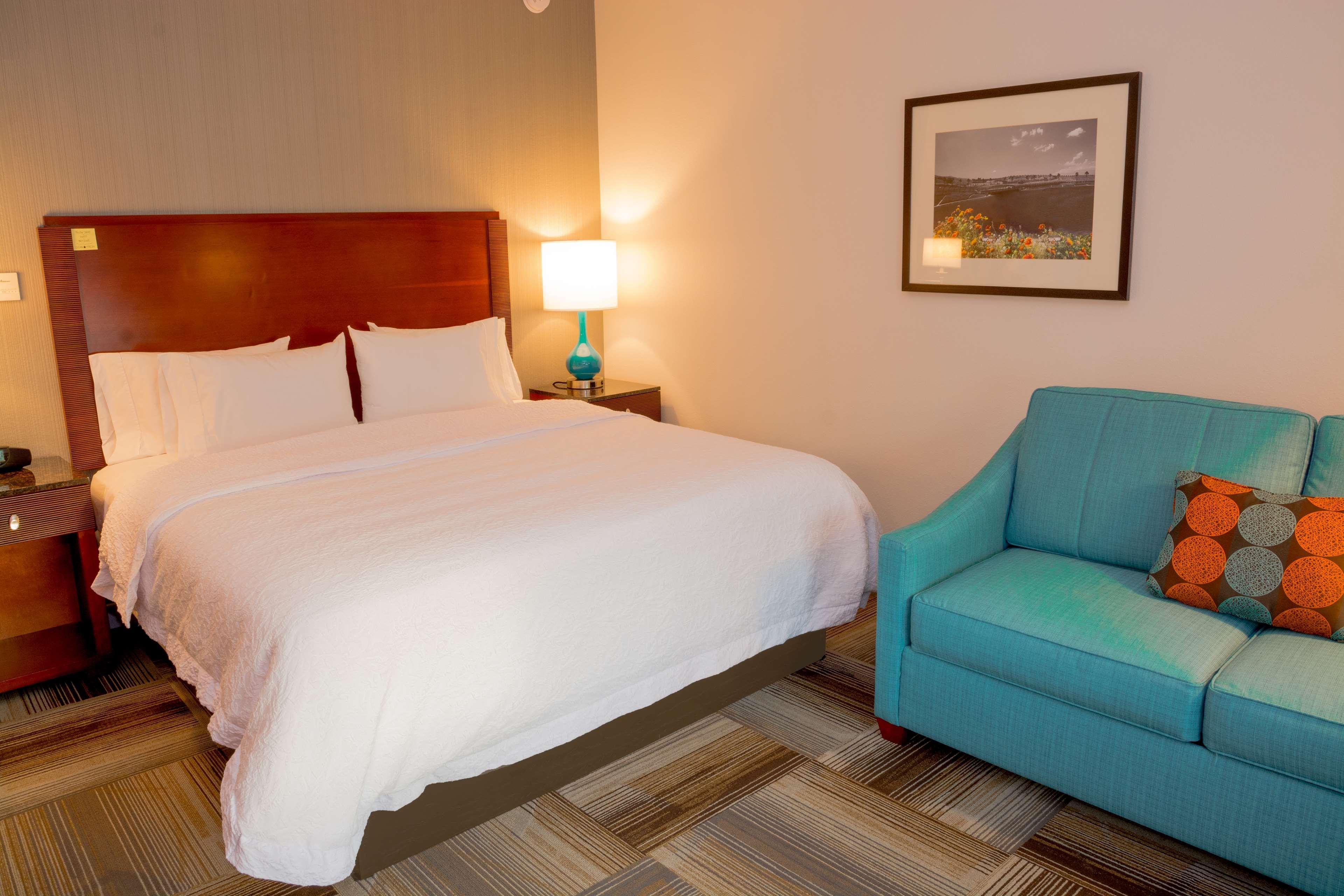 Hotel Hampton & Riverside/corona East Riverside